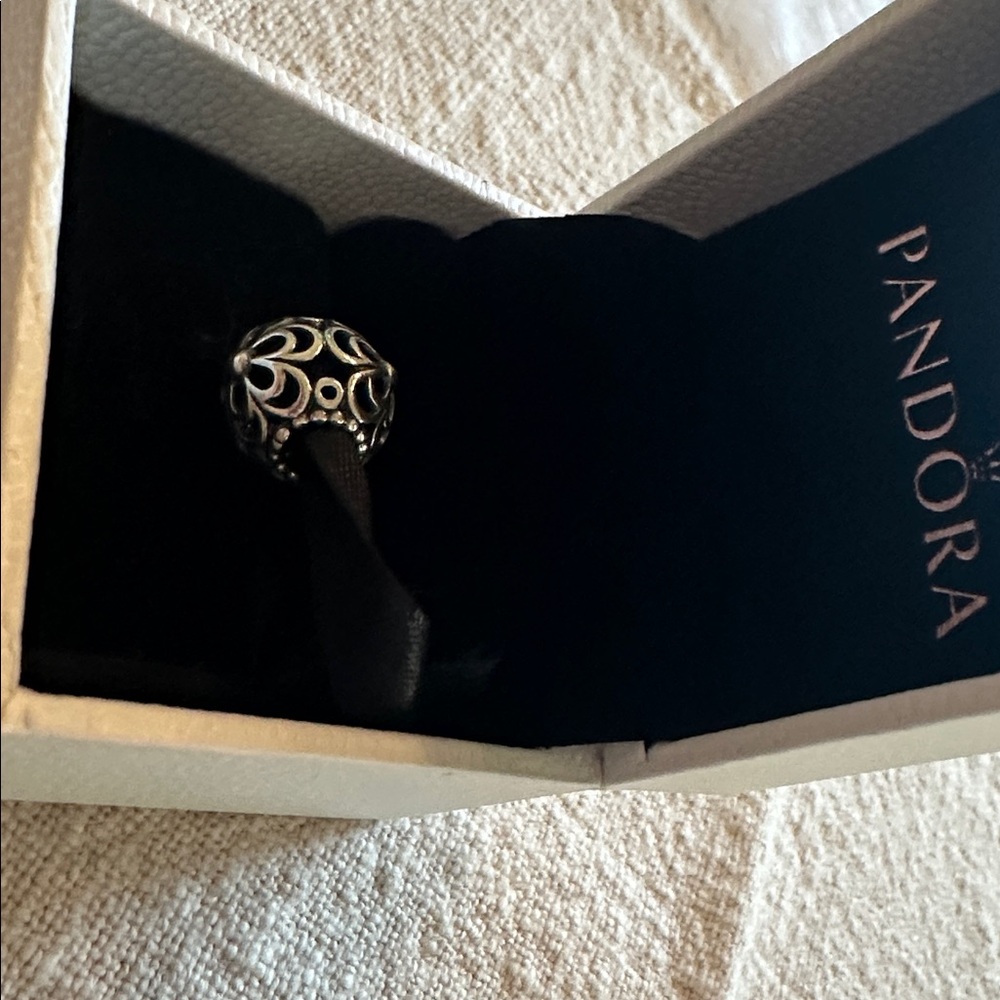 Pandora Silver and Black Elegant charm - Picture 3 of 3